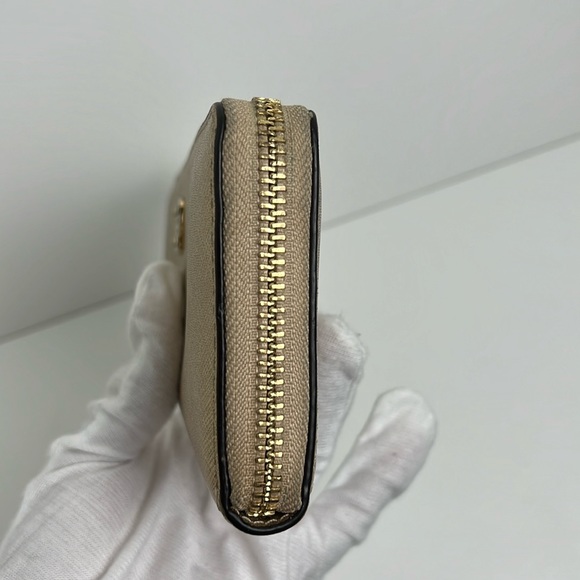 Michael Kors Wallet - Picture 11 of 17